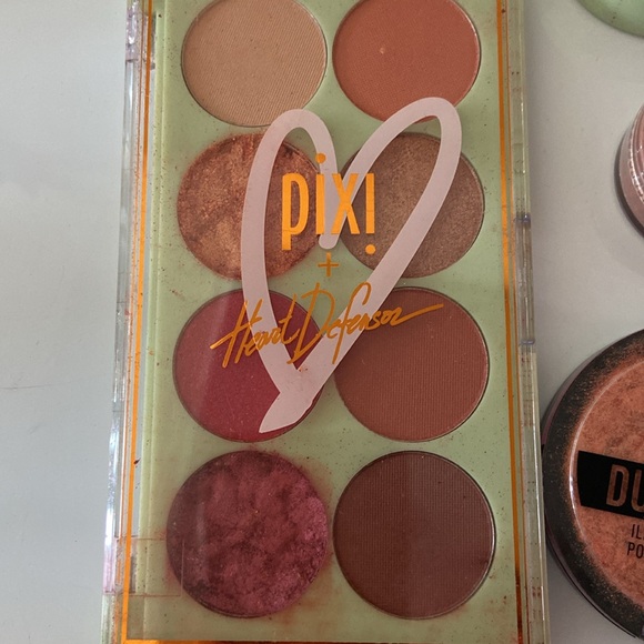 Bundle of broken eyeshadows - Picture 4 of 6